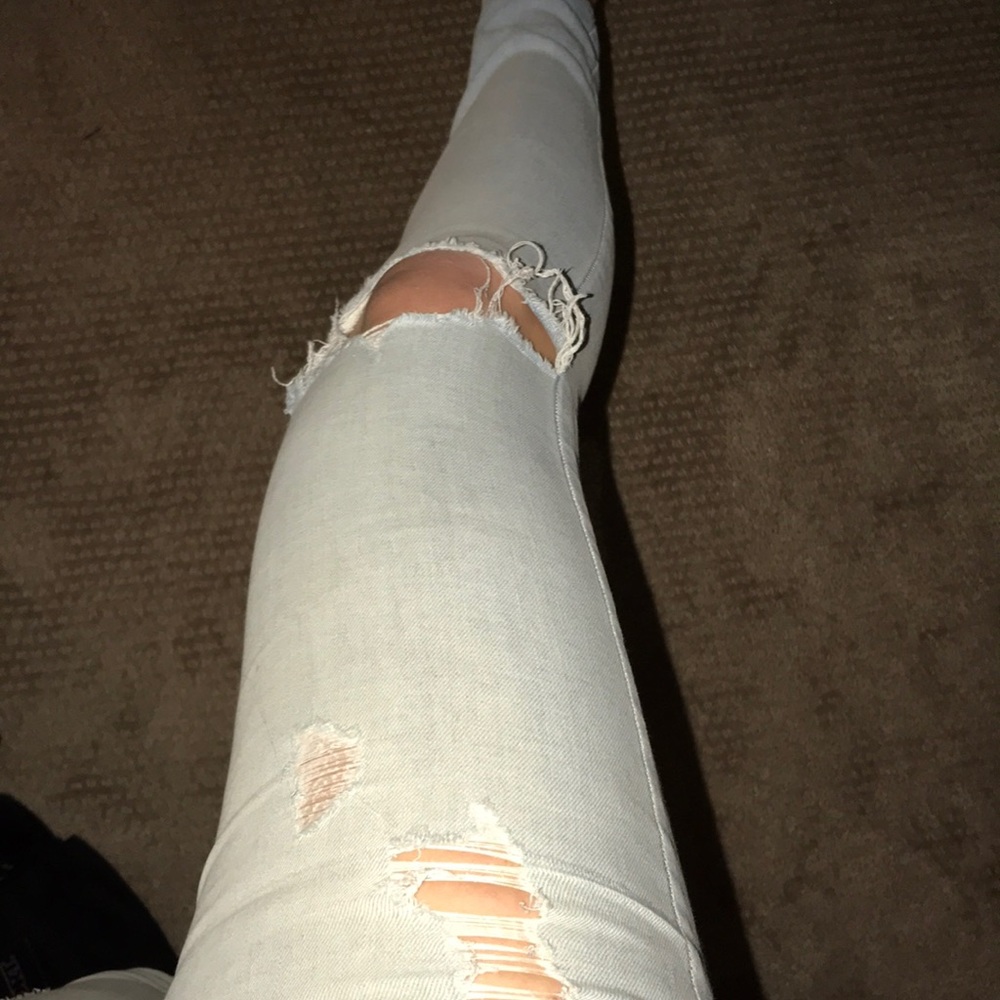 Hollister Ripped Jeans - Picture 5 of 5